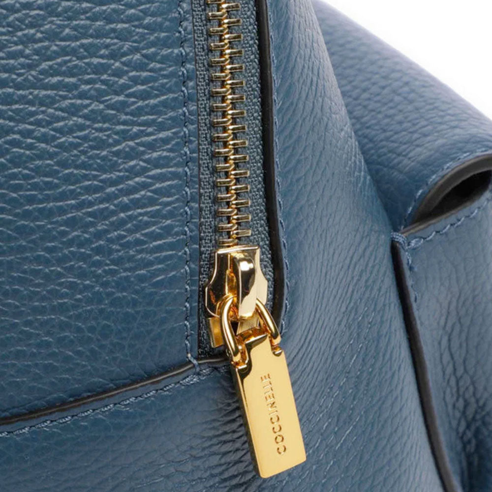 Großer Damen-Rucksack COCCINELLE aus Leder Modell Beat Generation in Deep Blue