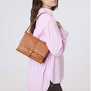 COCCINELLE Damen-Umhängetasche aus Leder der Dorian-Linie, Farbe Cuir