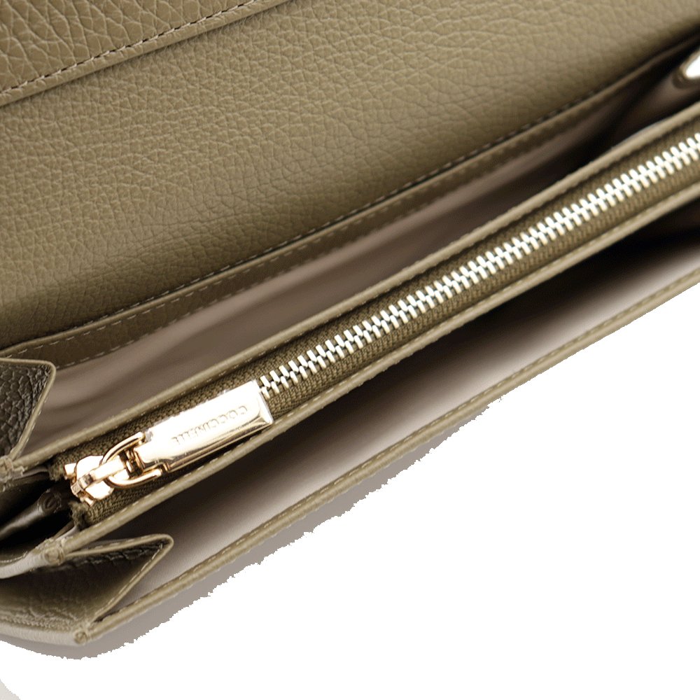 Portafoglio Grande COCCINELLE in Pelle Martellata Linea Metallic Soft colore Laurel Green