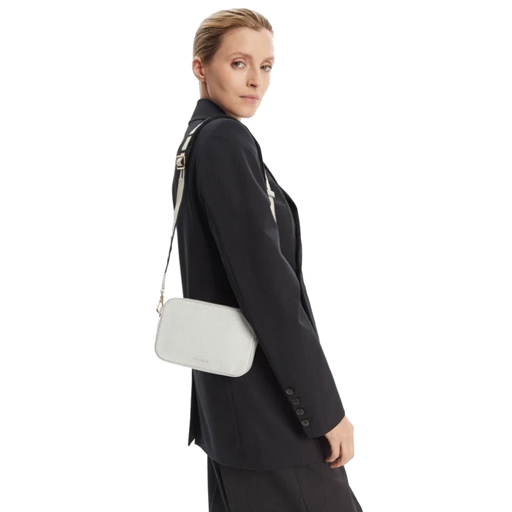 Borsa Donna a Tracolla COCCINELLE Linea Tebe Colore Snow - E5MN555I101