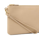 COCCINELLE NEW BEST SOFT LINIE
Damen Clutch aus Leder in der Farbe Toasted, Mittlere Größe