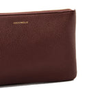 COCCINELLE New Best Soft Linie 
Damen Leder Clutch in Cola Farbe 