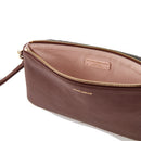 COCCINELLE New Best Soft Linie 
Damen Leder Clutch in Cola Farbe 