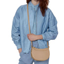 COCCINELLE Damen Umhängetasche aus frischem beigefarbenem Leder Whisper Line