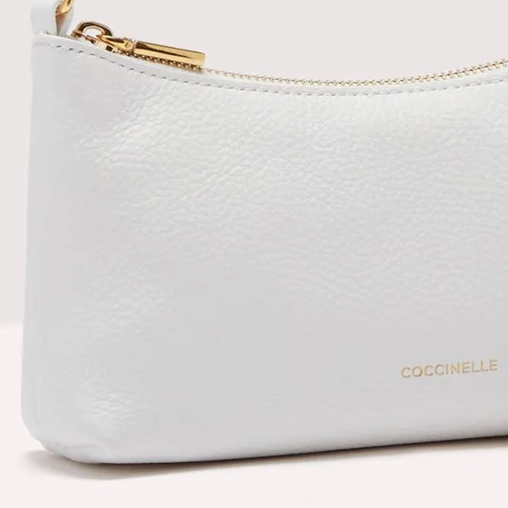 COCCINELLE AURA LINIE
Damen Schultertasche aus brillantweißem Leder 