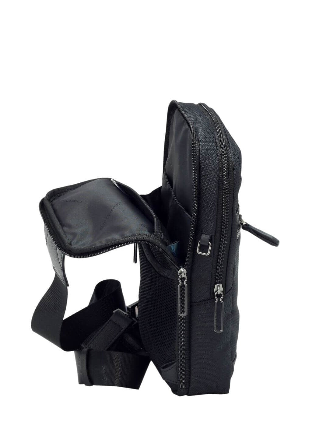 PIQUADRO iPad Mini-Umhängetasche aus schwarzem Stoff und Leder, Trakai-Linie