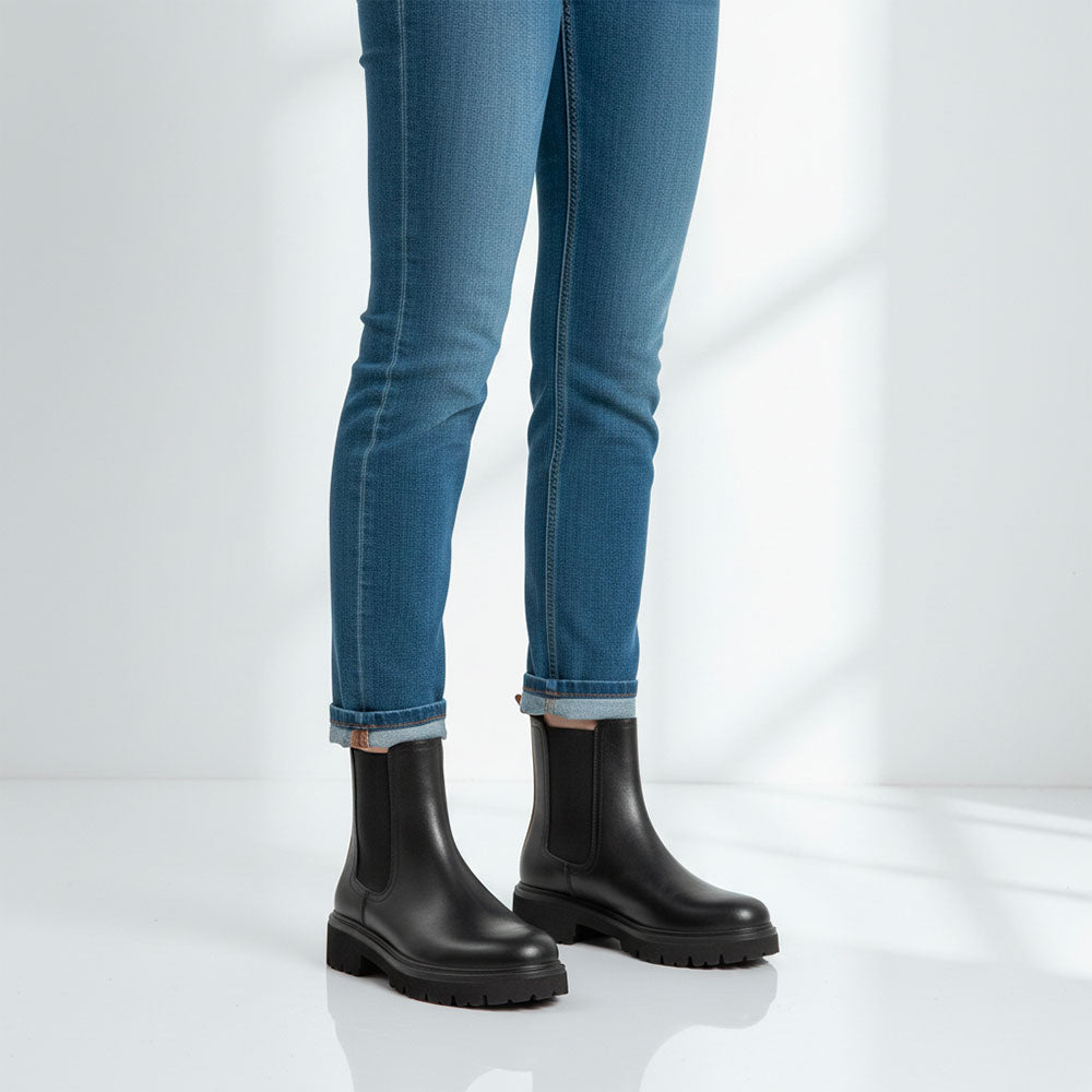 Stivaletti Beatles Donna 1A Classe Alviero Martini in Eco Nappa Nera con Inserto Geo Classic 1242