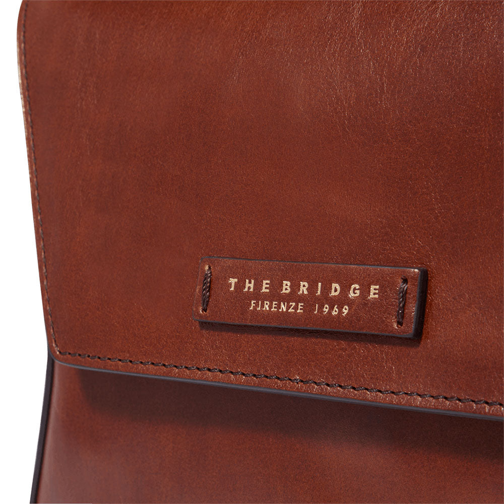 Damen-Umhängetasche mit Klappe THE BRIDGE Diana-Linie aus braunem Leder