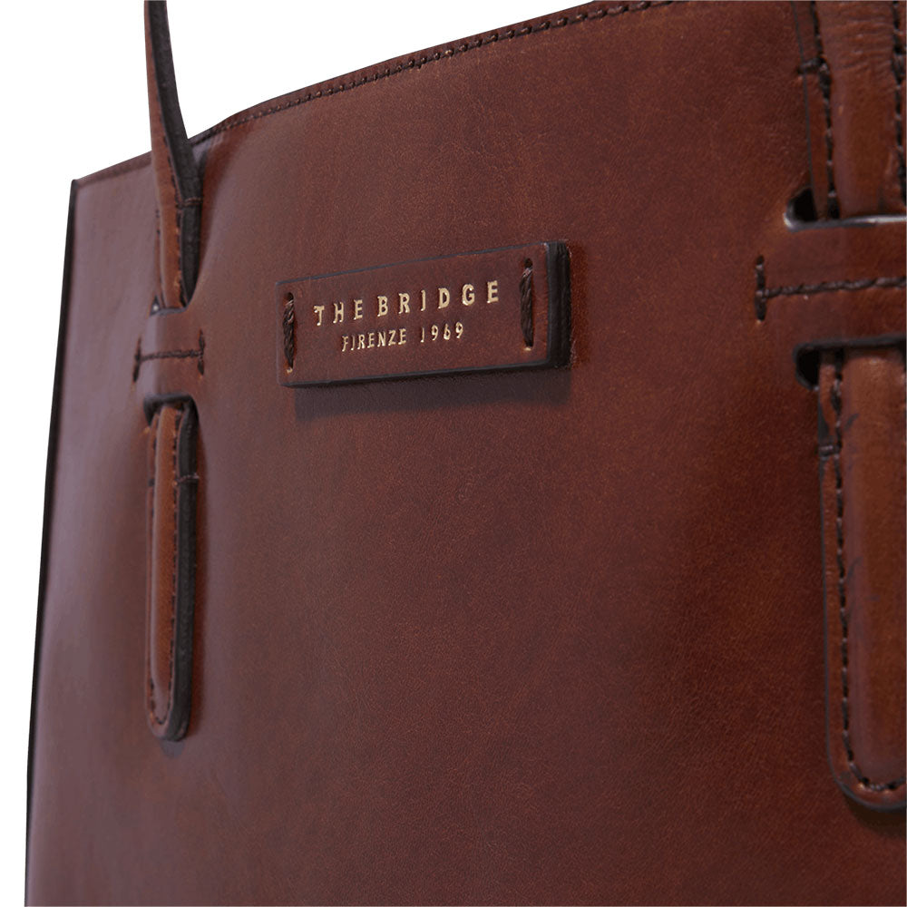 THE BRIDGE DIANA LINIE
Vertikale Damen Shopping Bag aus braunem Leder