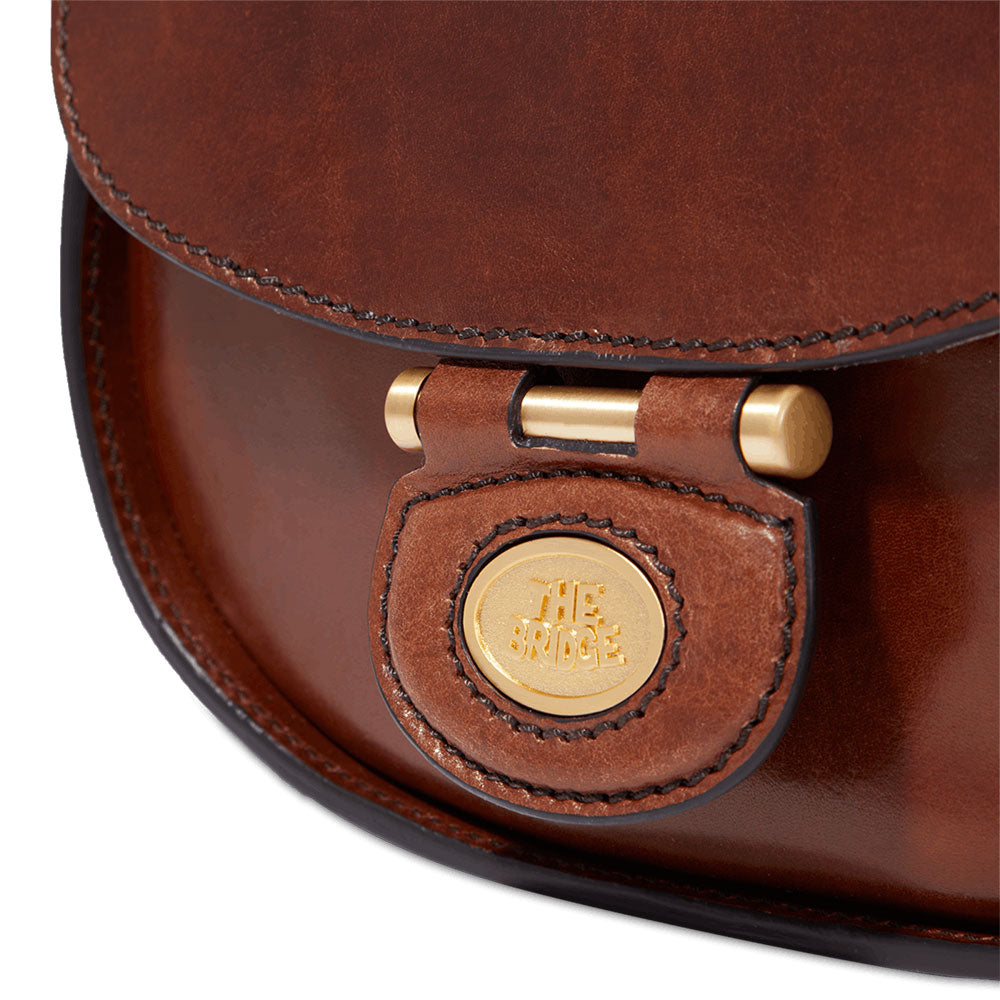 THE BRIDGE DORA LINIE
Kleine Damen Umhängetasche aus braunem Leder