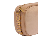 LIU JO Damen-Umhängetasche in Wildlederoptik, Kaffeemilchfarbe mit Metalllogo