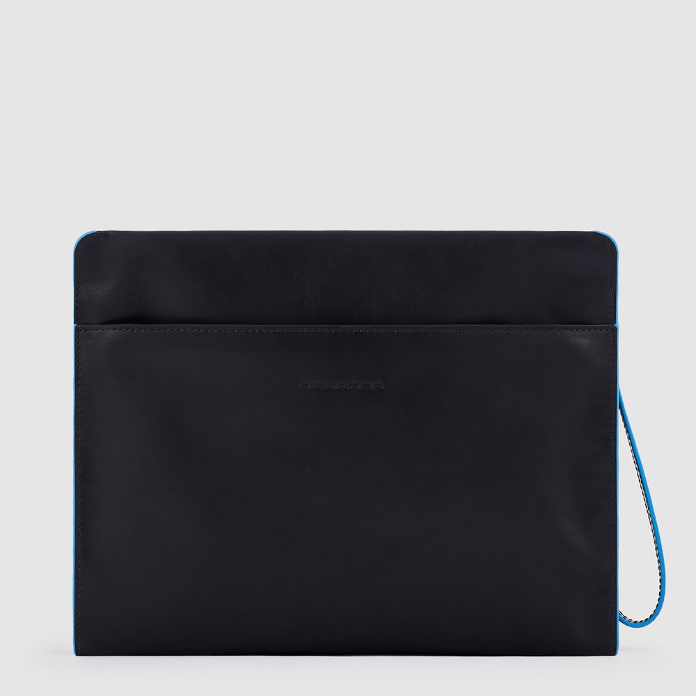 PIQUADRO iPad® Clutch Bag Blue Square Line AC5974B2VR aus blauem Leder