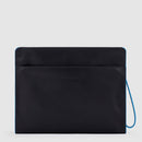 PIQUADRO iPad® Clutch Bag Blue Square Line AC5974B2VR aus blauem Leder