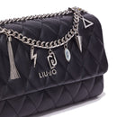 LIU JO Umweltfreundliche schwarze Matelassè Damen-Umhängetasche mit Anhängern