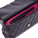 LIU JO Umweltfreundliche schwarze Matelassè Damen-Umhängetasche mit Anhängern