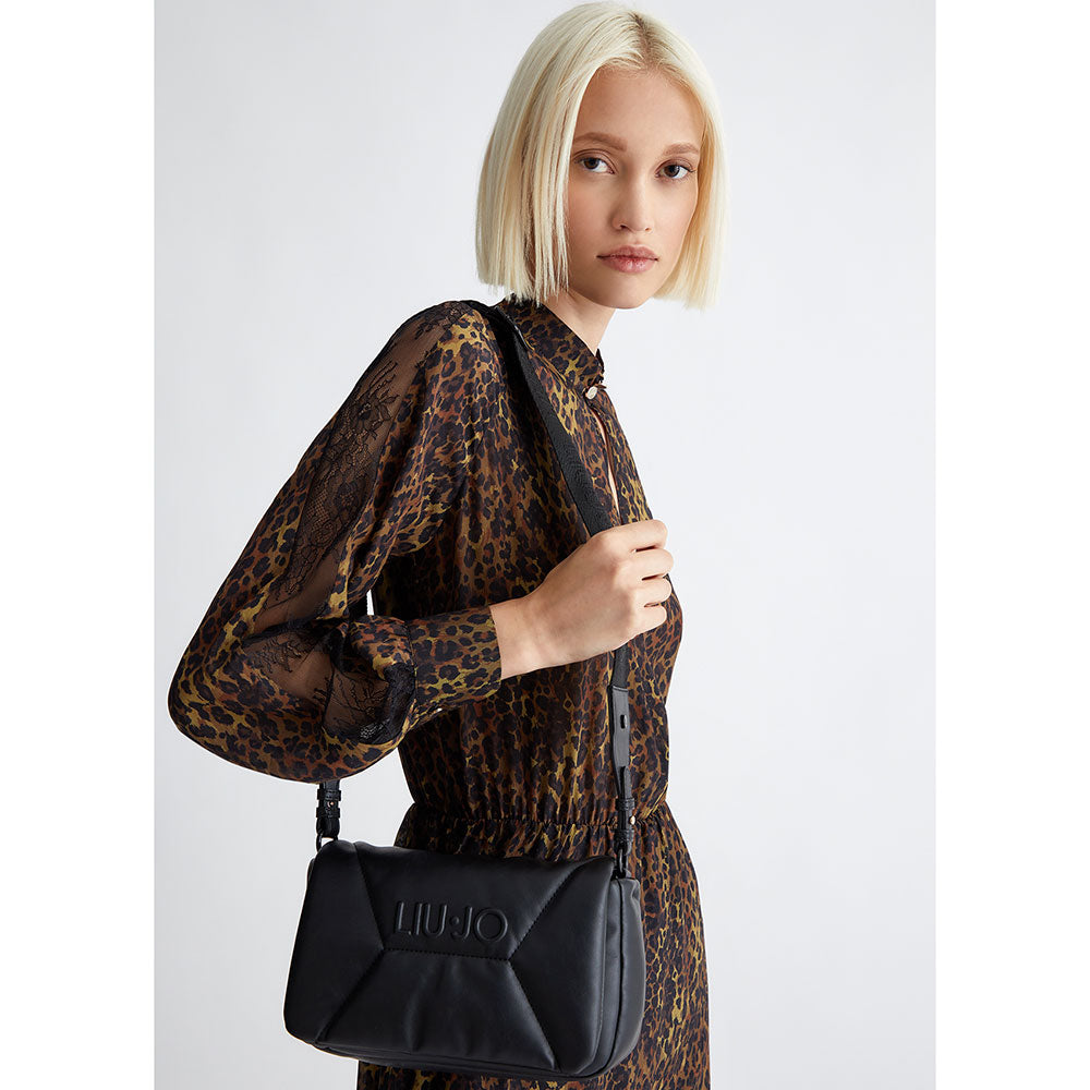 Acquista Love Moschino Borsa a tracolla trapuntata su Acquista Love Moschino Borsa a tracolla trapuntata su
