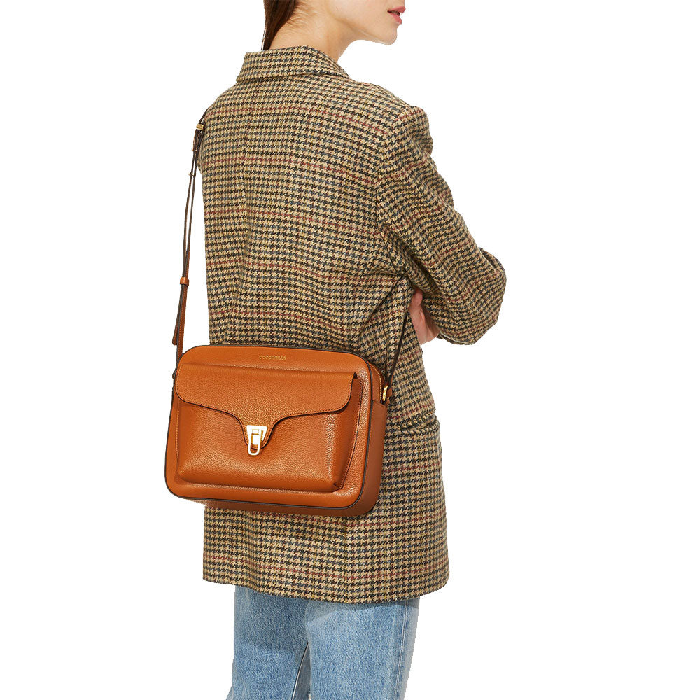 Borsa Donna a Tracolla Chiusa con Zip COCCINELLE in Pelle linea Beat Soft Medium colore Caramel