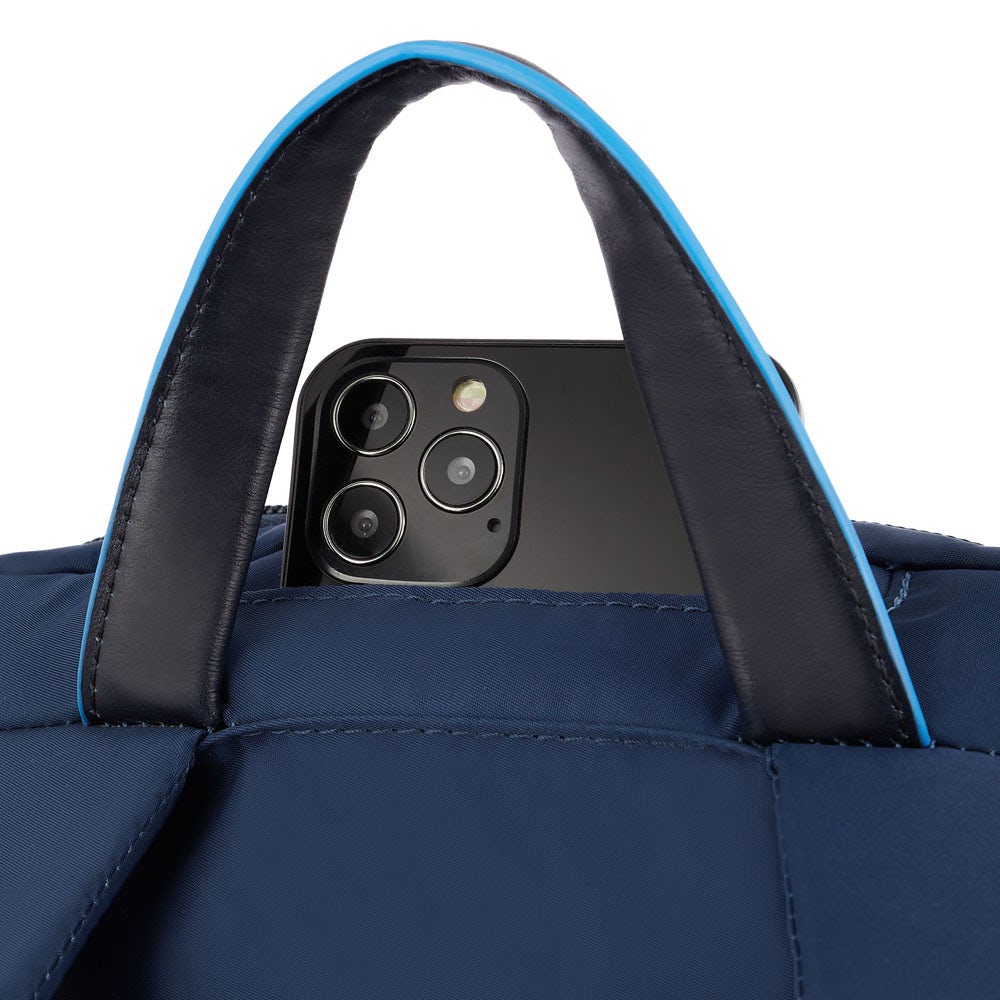 PIQUADRO Rucksack für 15,6-Zoll-PC und iPad aus recyceltem Stoff, Blue Ryan Line – CA5697RY