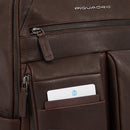 PIQUADRO Herrenrucksack aus dunkelbraunem Leder der Paavo-Linie mit 14-Zoll-PC-Halter – CA6029S122
