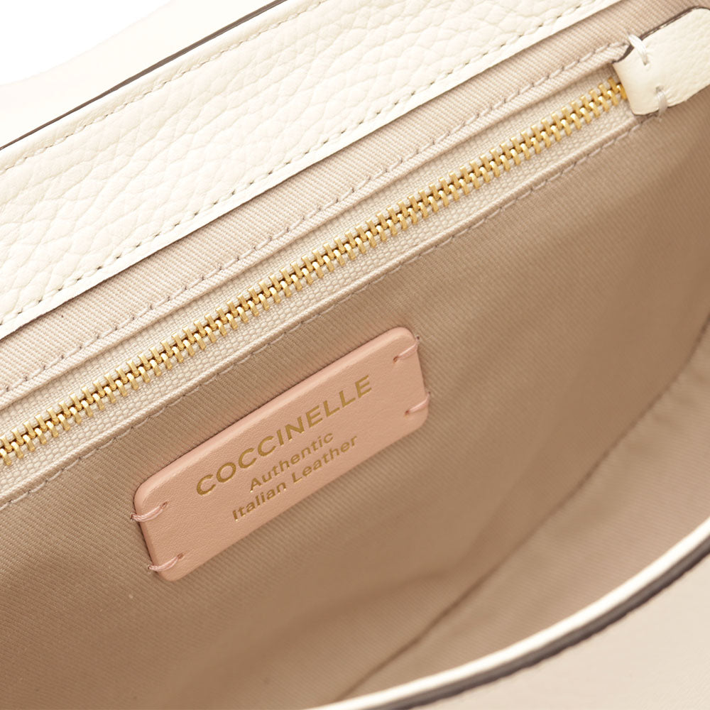 COCCINELLE Damen-Umhängetasche aus Leder der Linie Beat Intreccio, Farbe Weiß