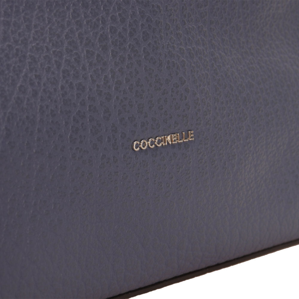 COCCINELLE Hobo-Umhängetasche für Damen aus Leder, Linie Estelle Elephant, Farbe Blaubeere