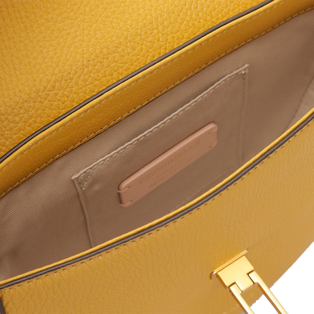 COCCINELLE Damen-Umhängetasche aus Leder der Linie Beat Soft Mini in der Farbe Citronella