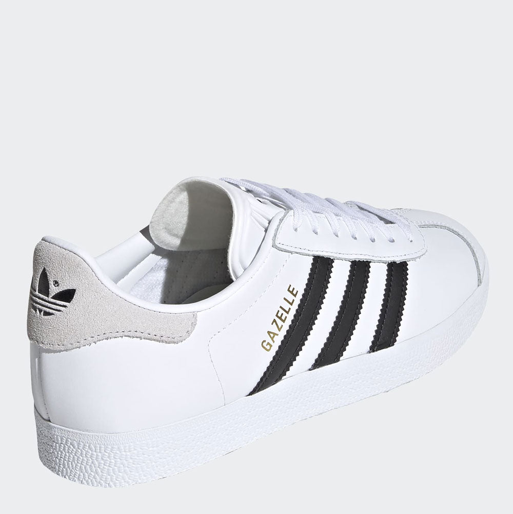 Adidas festeggia 95 anni e regala scarpe best sale