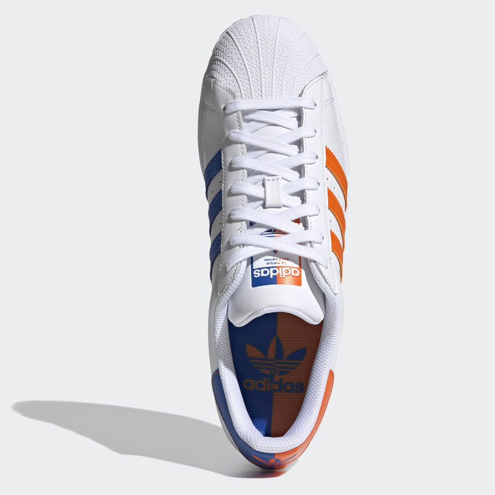 Scarpe Uomo ADIDAS Sneakers linea Superstar in Pelle colore Bianco Arancione e Blu a sconto Cuoieriashop