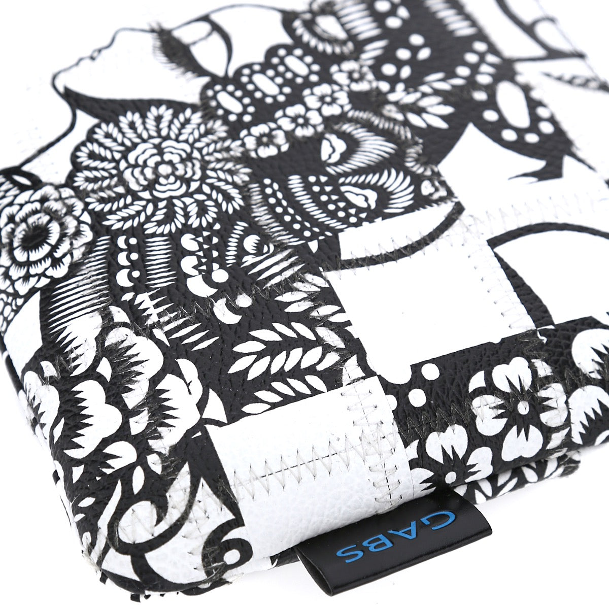 GABS Beyoncé-Clutch mit abnehmbarem Schultergurt aus Patchwork-Leder mit großem schwarz-weißem Profildruck