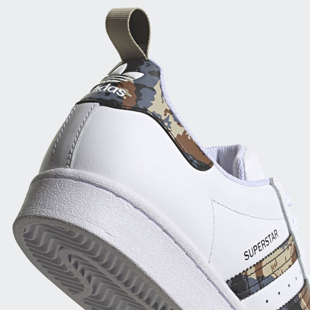 Scarpe ADIDAS Sneakers linea Superstar in Pelle colore Bianco e Dettagli Camouflage