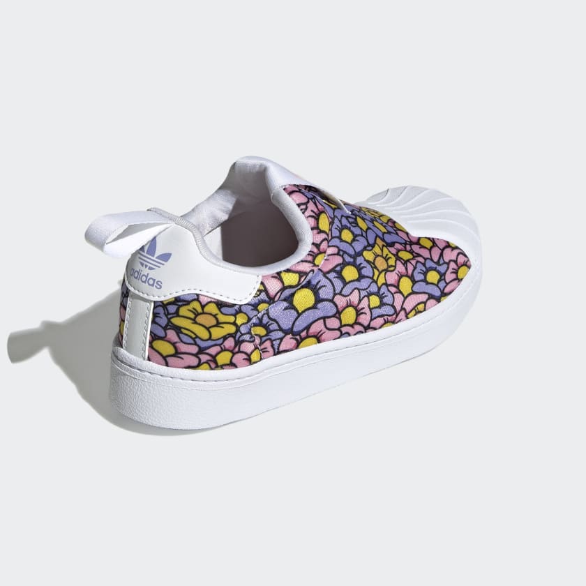 Mädchenschuhe ADIDAS Slip On Sneakers Superstar 360 Disney aus Stoff mit Bambi-Blumendruck