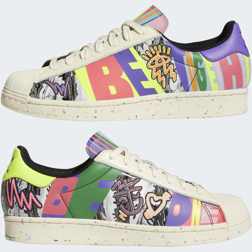 Scarpe ADIDAS Sneakers Uomo linea Superstar Pride colore Multicolor a sconto Cuoieriashop