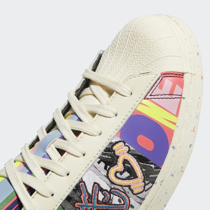 Scarpe ADIDAS Sneakers Uomo linea Superstar Pride colore Multicolor a sconto Cuoieriashop