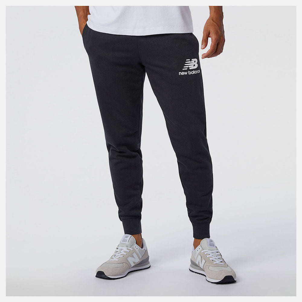 NEW BALANCE Herrenhose Essentials-Linie Stacked Logo Jogginghose Farbe Schwarz