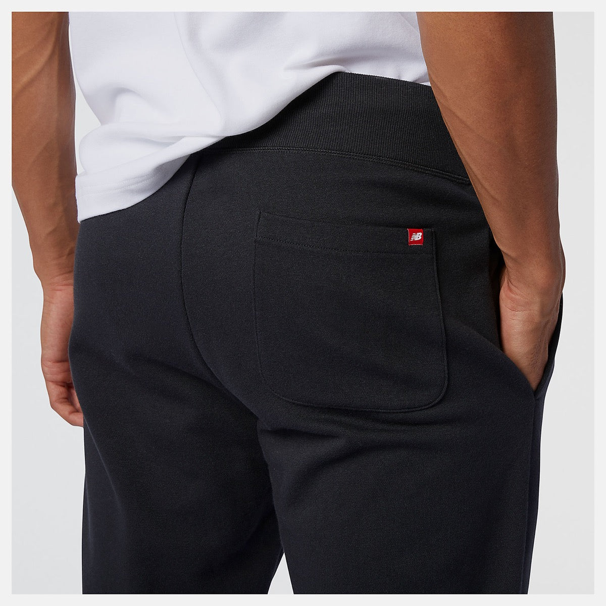 NEW BALANCE Herrenhose Essentials-Linie Stacked Logo Jogginghose Farbe Schwarz