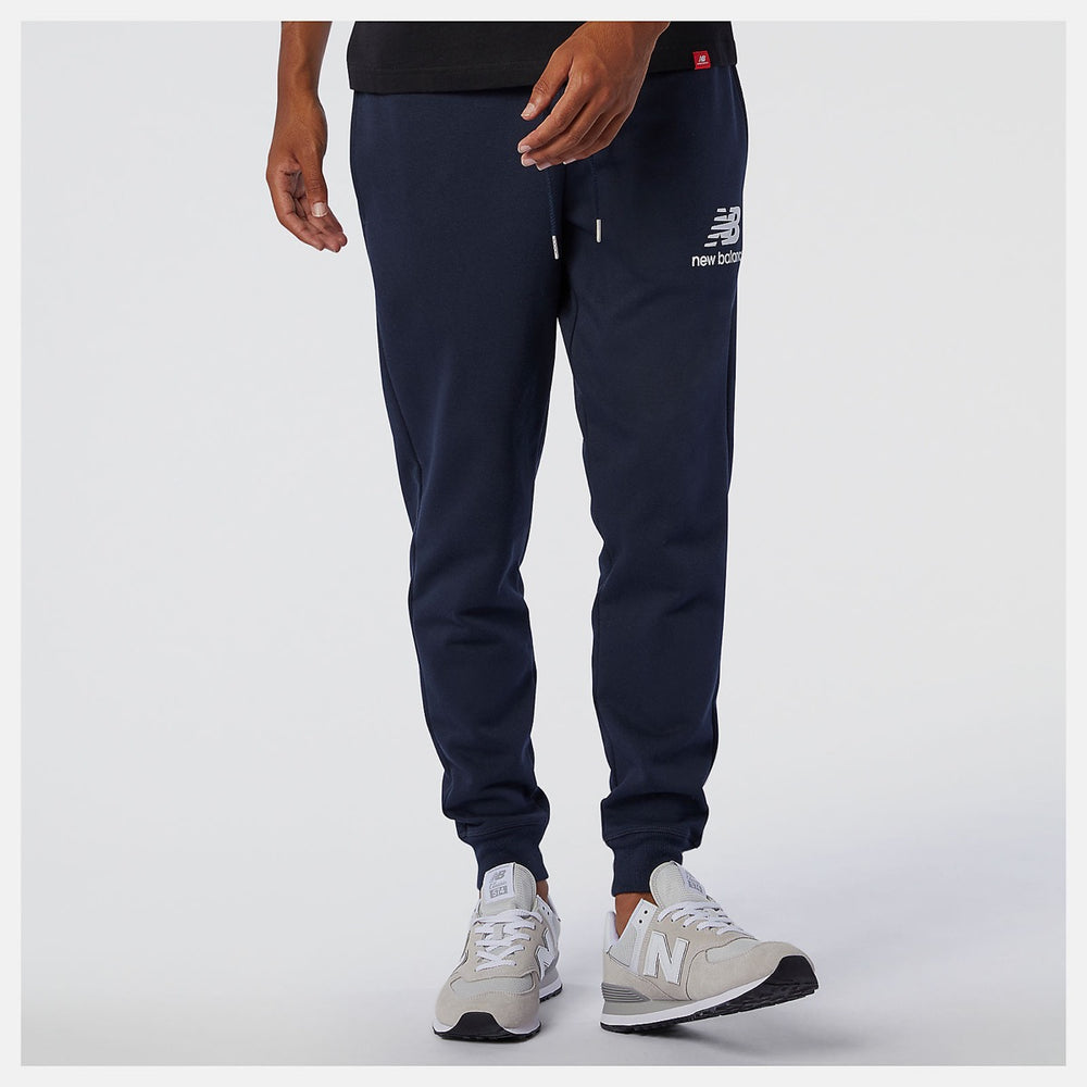NEW BALANCE Herrenhose Essentials-Linie Stacked Logo SweatPants Farbe Eclipse