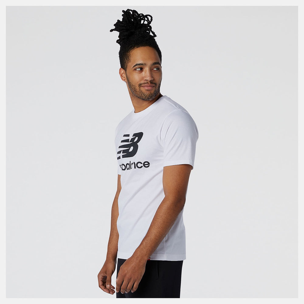 NEW BALANCE Herren T-Shirt Essentials Stacked Logo Linie in Weiß