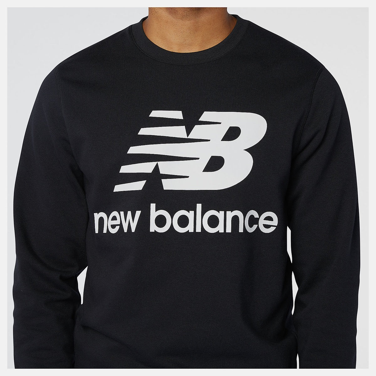 NEW BALANCE Herren-Sweatshirt Essentials Stacked Logo Crew-Linie Farbe Schwarz