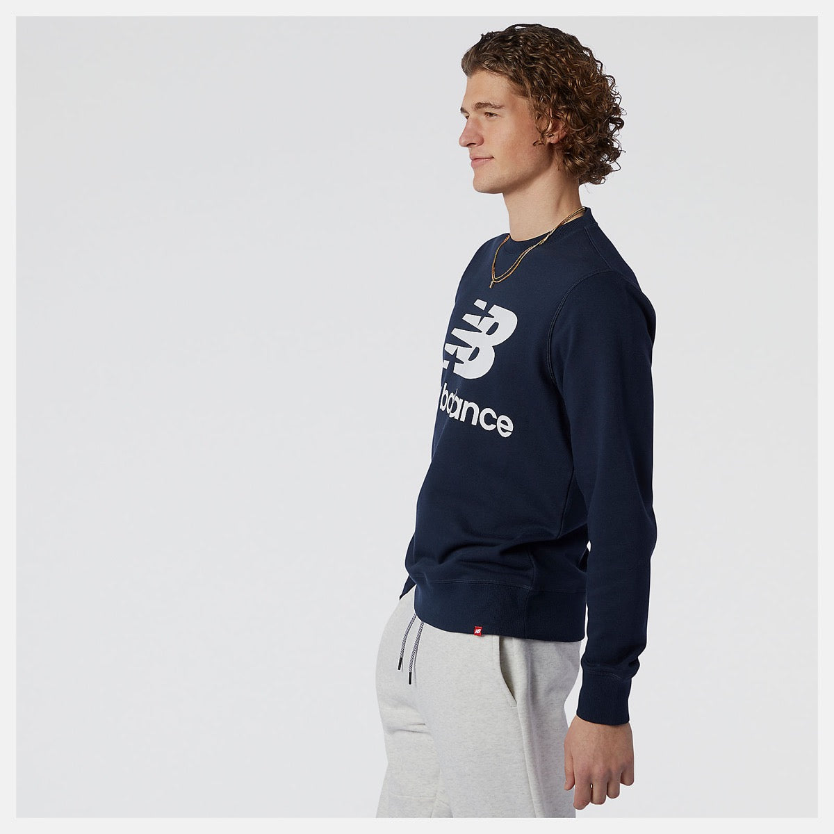 Felpa Uomo NEW BALANCE linea Essentials Stacked Logo Crew colore Eclipse