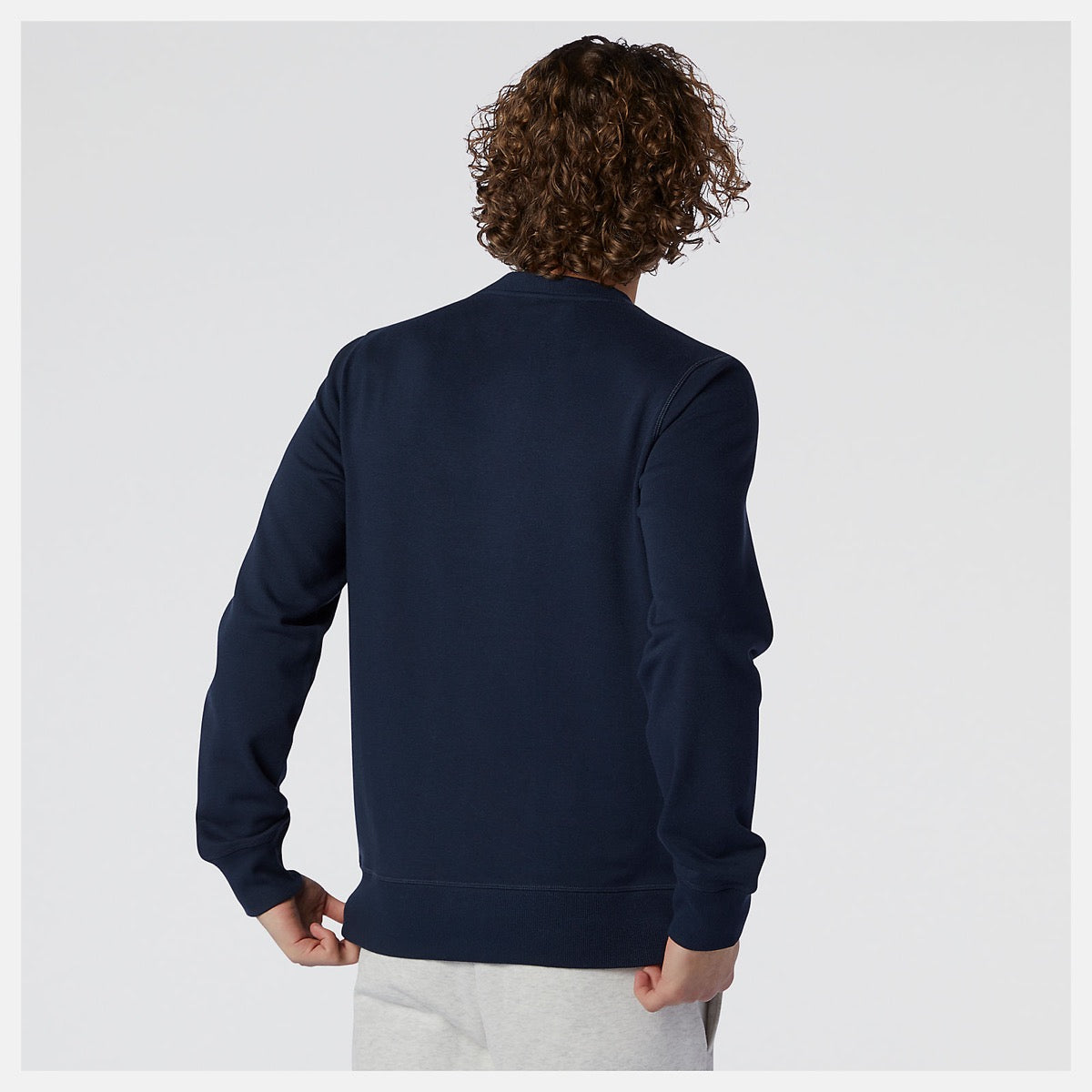 Felpa Uomo NEW BALANCE linea Essentials Stacked Logo Crew colore Eclipse