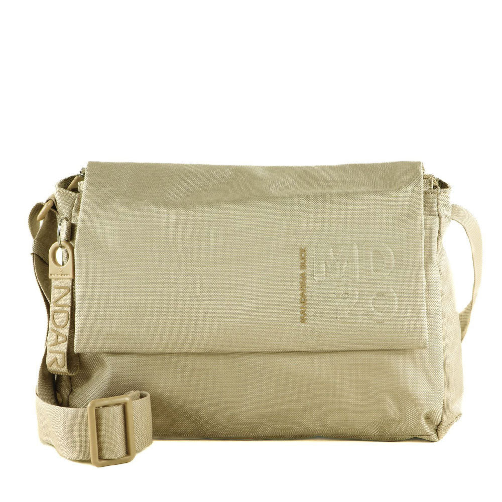 Geschlossene Damen-Umhängetasche mit Klappe von Mandarina Duck aus Stoff in der Farbe Papyrus, Linie MD20