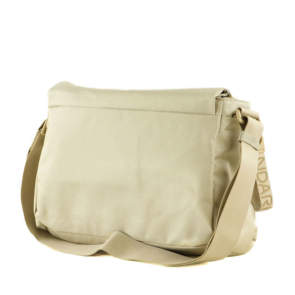 Geschlossene Damen-Umhängetasche mit Klappe von Mandarina Duck aus Stoff in der Farbe Papyrus, Linie MD20