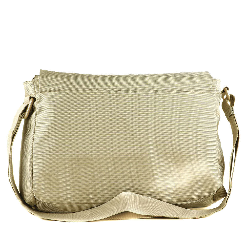 Geschlossene Damen-Umhängetasche mit Klappe von Mandarina Duck aus Stoff in der Farbe Papyrus, Linie MD20