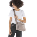 Borsa Donna a Tracolla Mandarina Duck in Tessuto colore Taupe Linea MD20 Chiusa con Zip