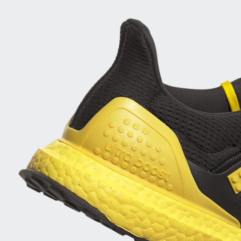 Scarpe Uomo ADIDAS Sneakers linea Ultraboost DNA x Lego colore Nero e Giallo a sconto Cuoieriashop