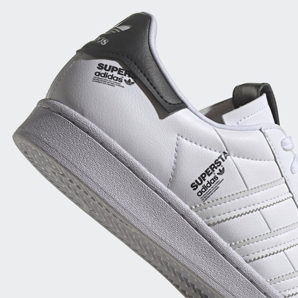 Scarpe Uomo ADIDAS Sneakers linea Superstar in Pelle Sintetica colore Bianco e Nero con Scritte Laterali a sconto Cuoieriashop